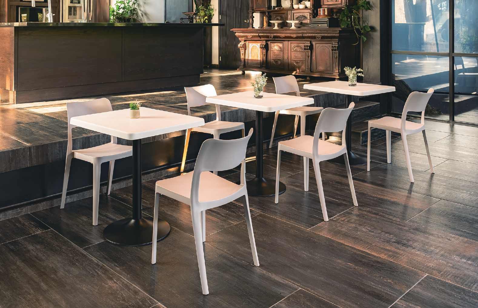 Restaurante con Sillas LaVie